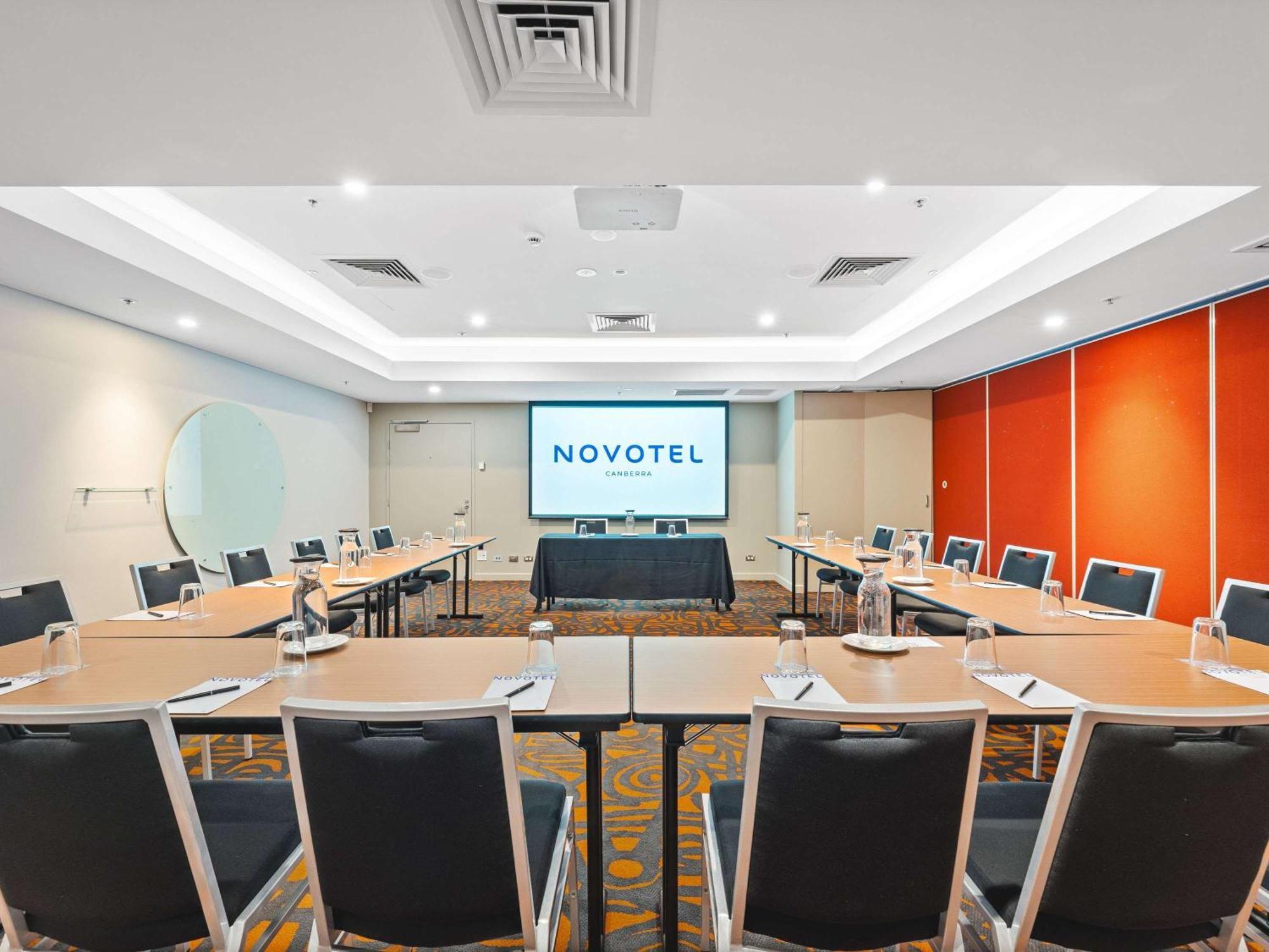 Novotel Canberra Exterior foto