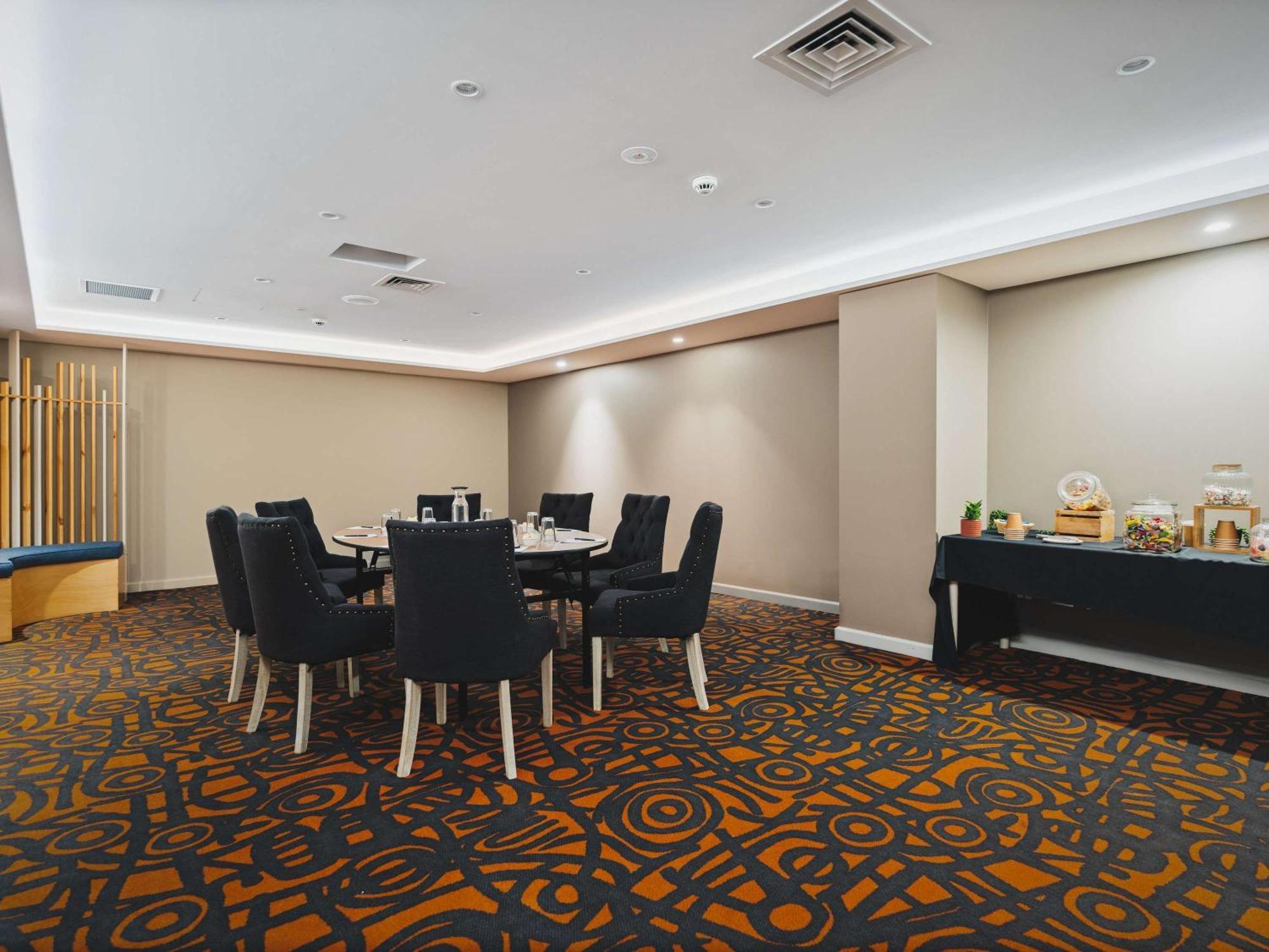 Novotel Canberra Exterior foto