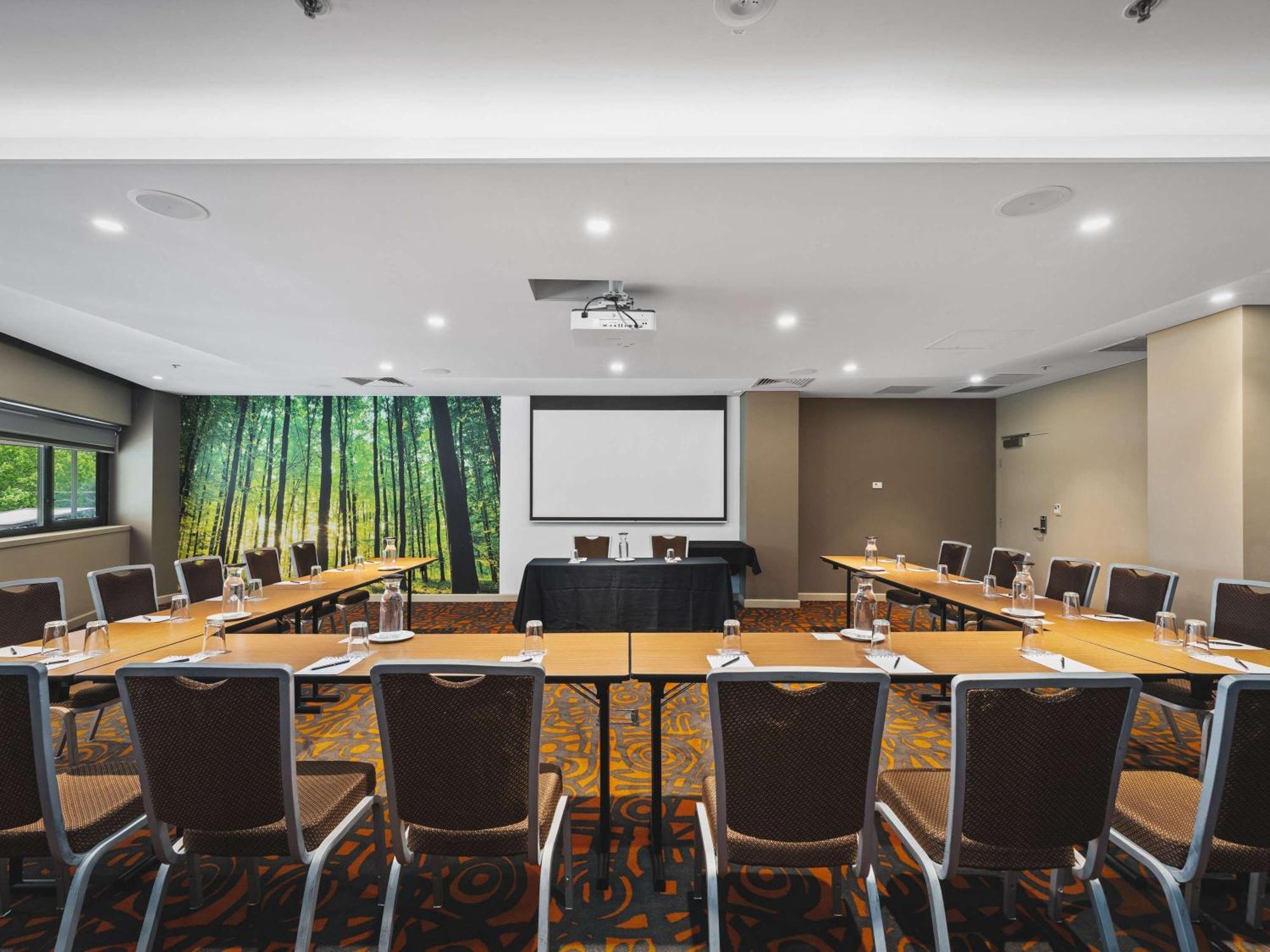 Novotel Canberra Exterior foto